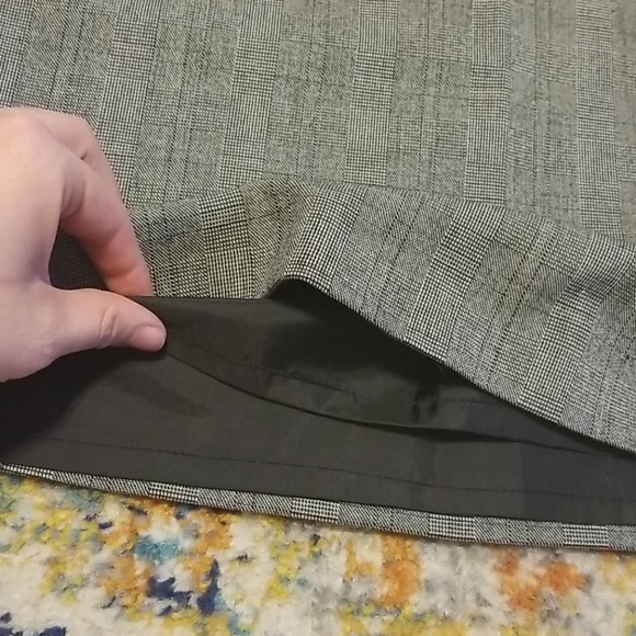 Grey fitted skirt - Picture 3 of 7